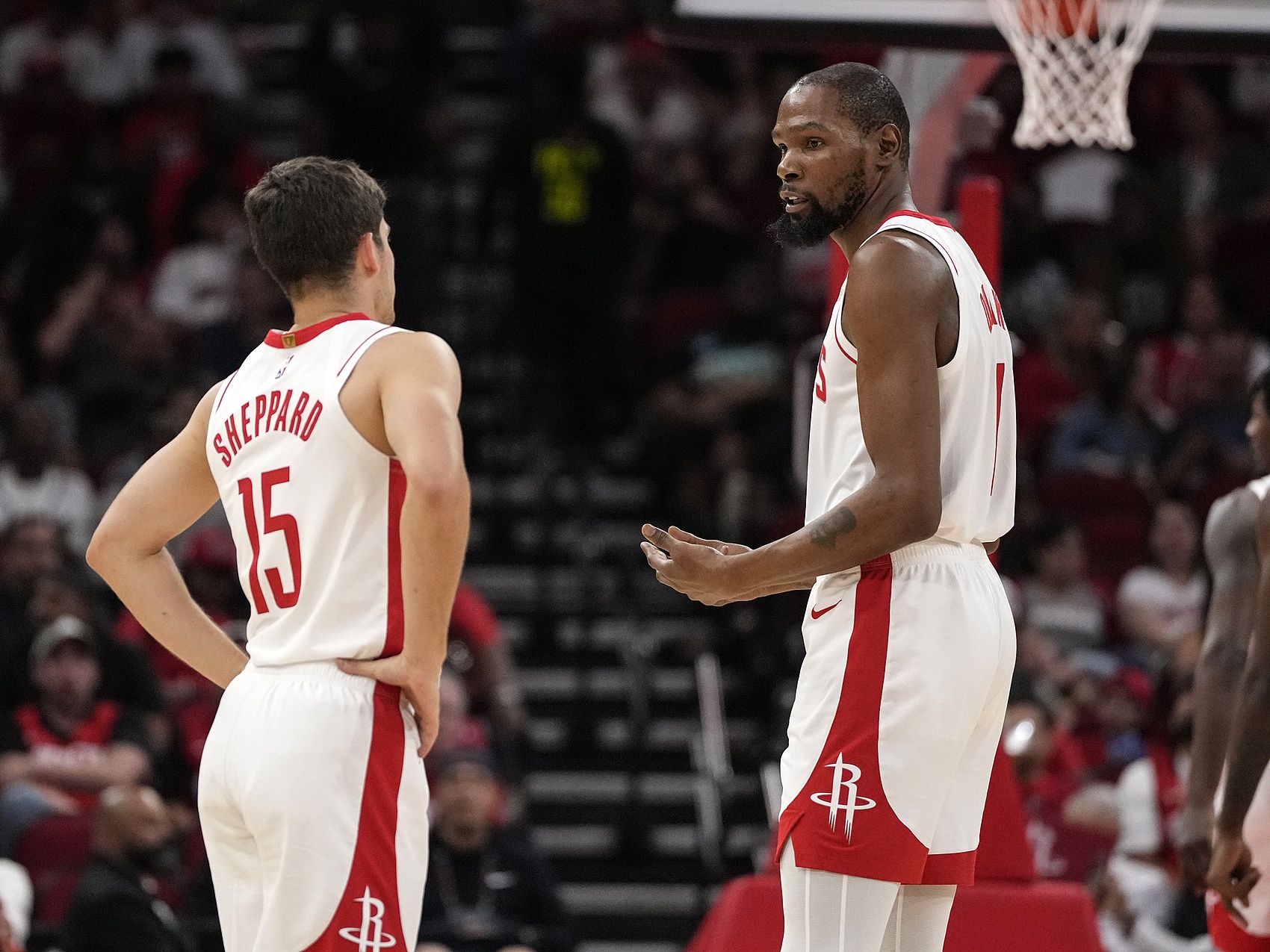 开云体育-杜兰特：我之前常跟谢泼德说 别打得那么快 他现在节奏把控进步大